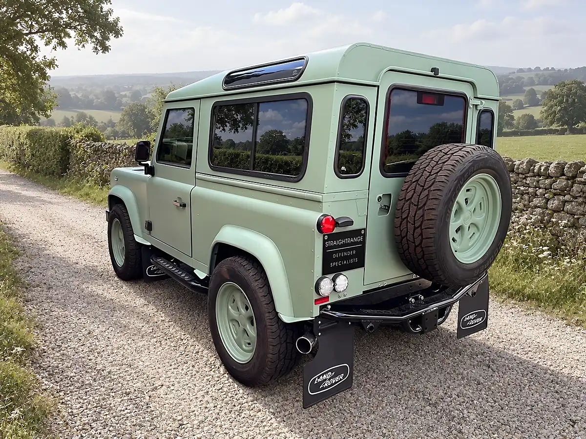 Used 2014 Land Rover Defender 90 Xs Hard Top Pastel Green - Interior and Exterior details 7