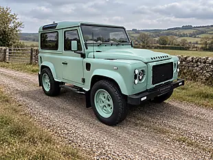 Used 2014 Land Rover Defender 90 Xs Hard Top Pastel Green - Interior and Exterior details 8