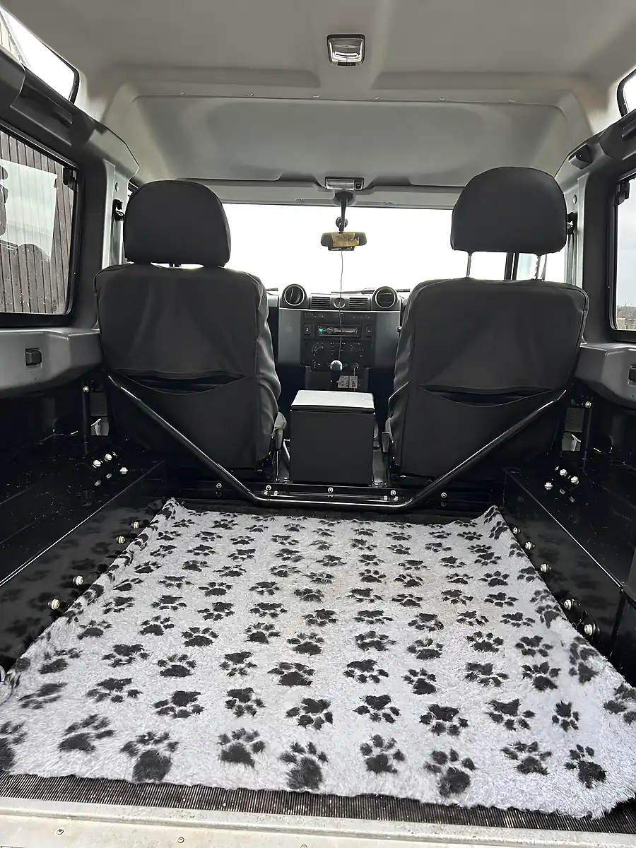 Used 2014 Land Rover Defender 90 Xs Santorini Black - Interior and Exterior details 11