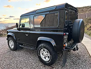 Used 2014 Land Rover Defender 90 Xs Santorini Black - Interior and Exterior details 3