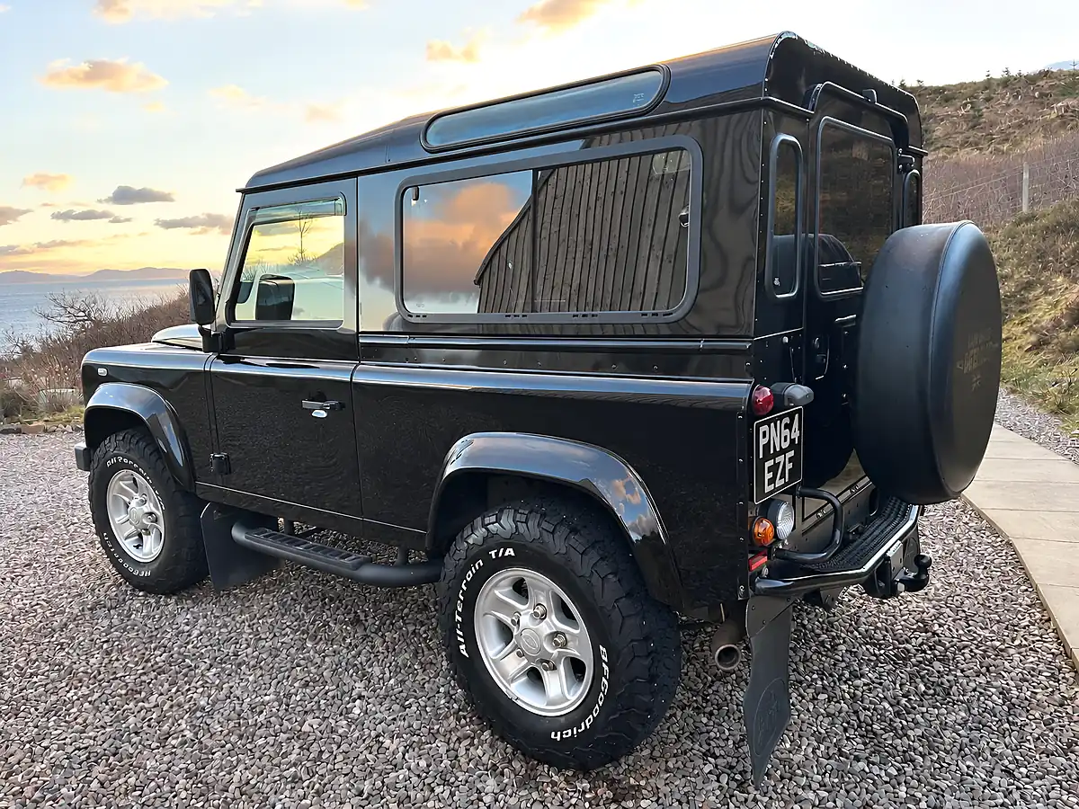 Used 2014 Land Rover Defender 90 Xs Santorini Black - Interior and Exterior details 3