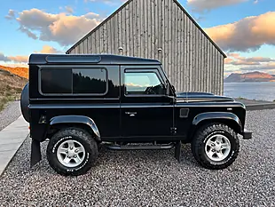 Used 2014 Land Rover Defender 90 Xs Santorini Black - Interior and Exterior details 4