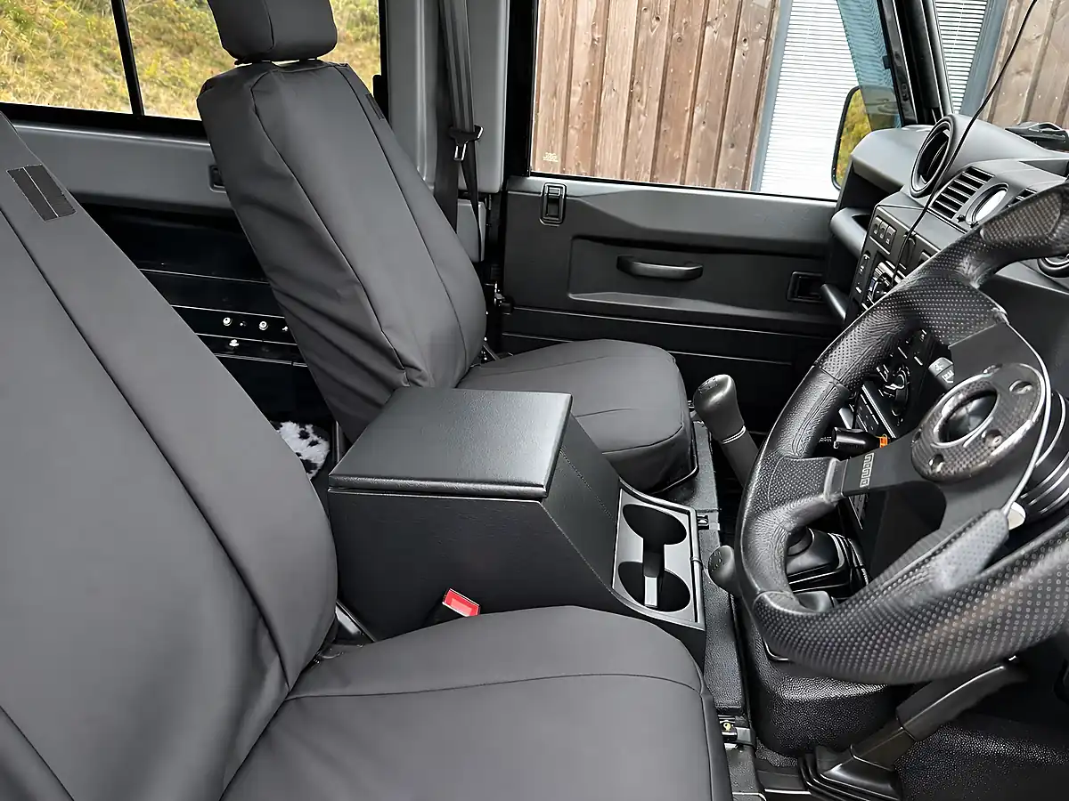 Used 2014 Land Rover Defender 90 Xs Santorini Black - Interior and Exterior details 5
