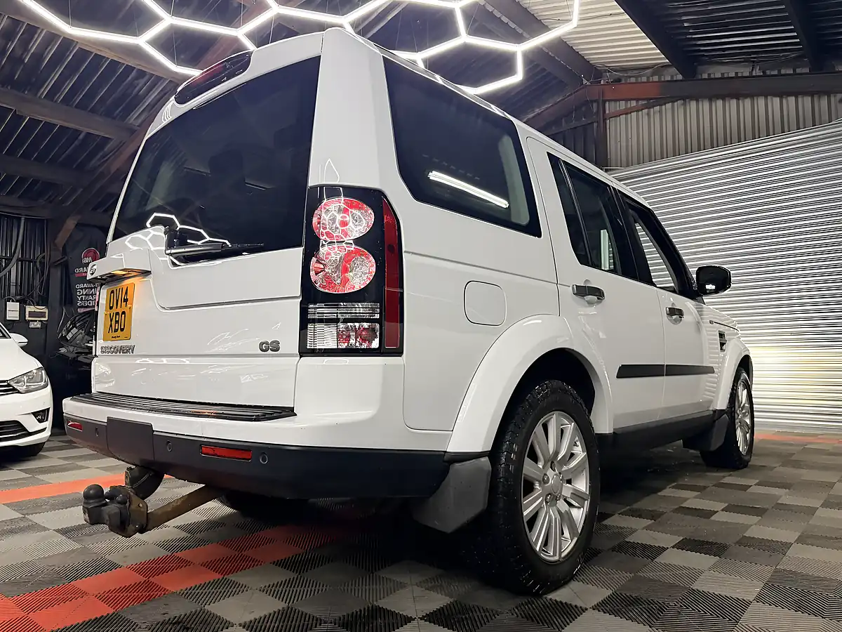 Used 2014 Land Rover Discovery 4 Gs White - Interior and Exterior details 11
