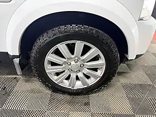 Used 2014 Land Rover Discovery 4 Gs White - Interior and Exterior details 12