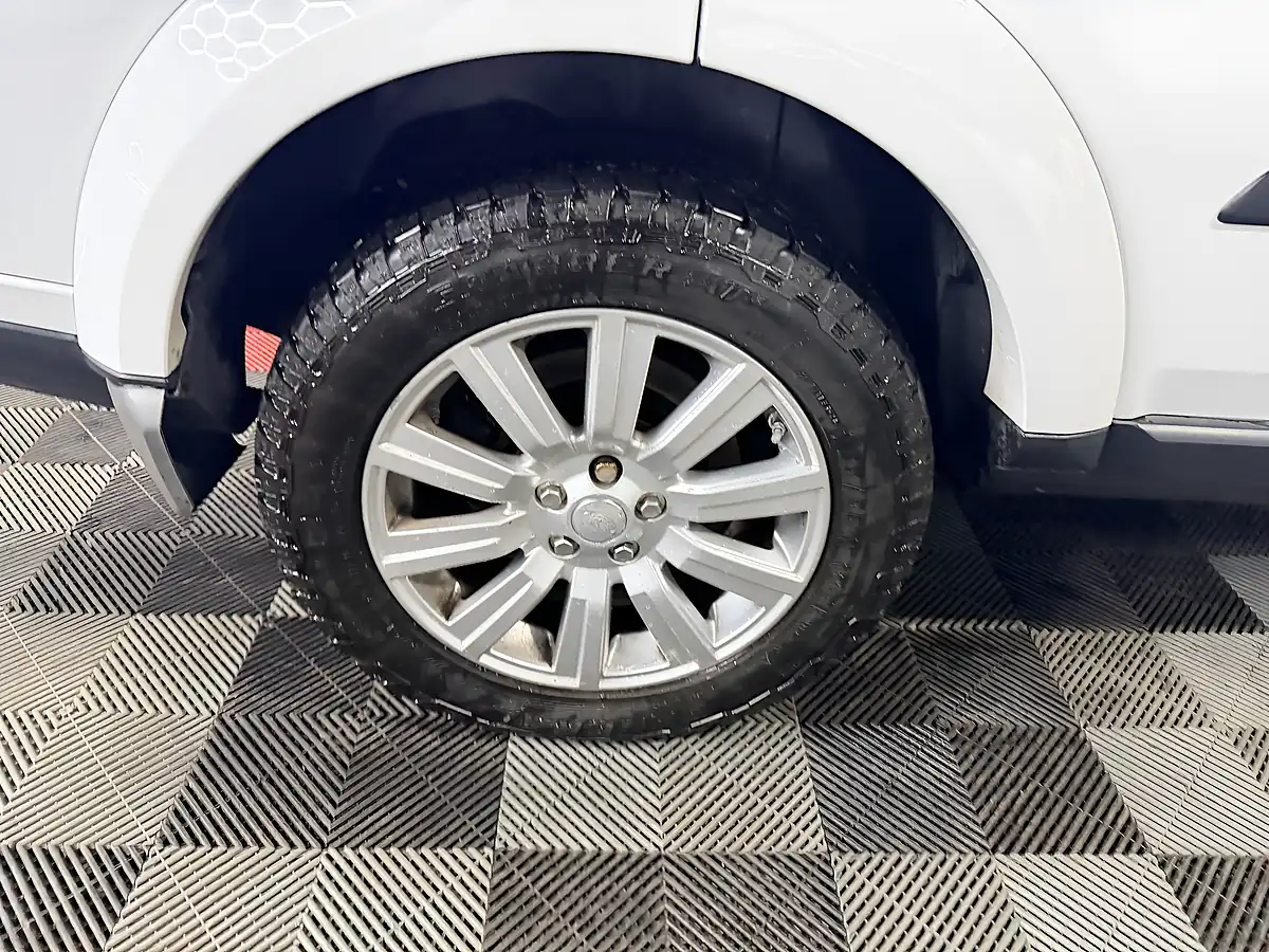 Used 2014 Land Rover Discovery 4 Gs White - Interior and Exterior details 13