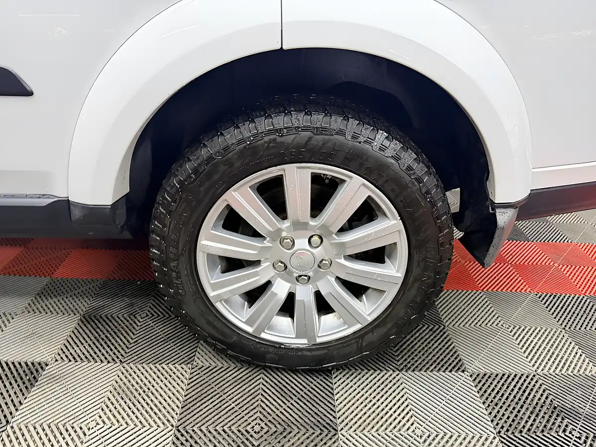 Used 2014 Land Rover Discovery 4 Gs White - Interior and Exterior details 14
