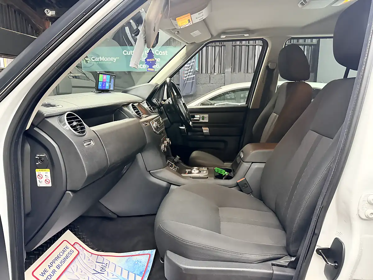 Used 2014 Land Rover Discovery 4 Gs White - Interior and Exterior details 15