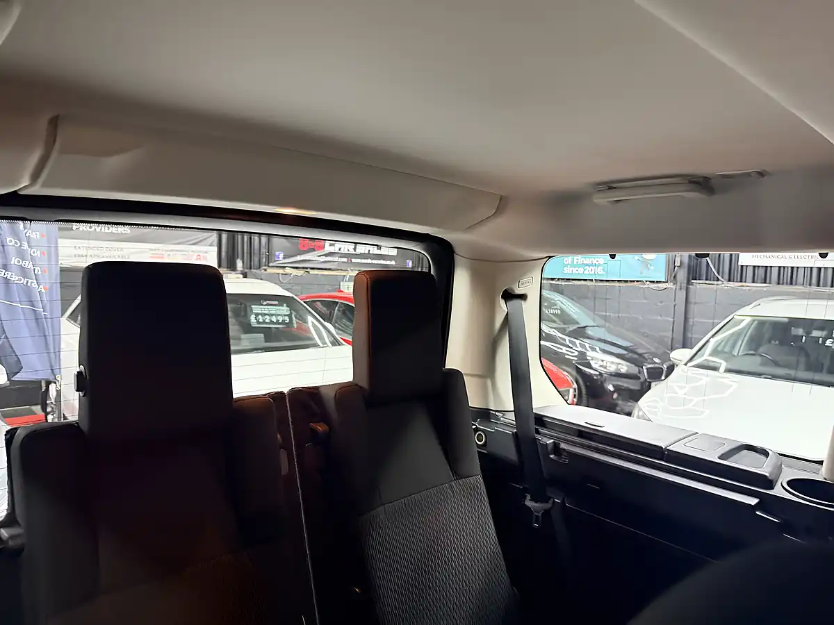 Used 2014 Land Rover Discovery 4 Gs White - Interior and Exterior details 16