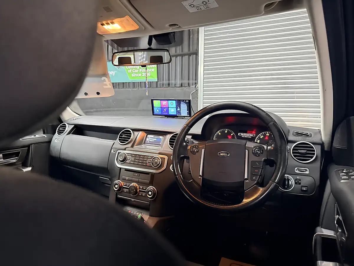 Used 2014 Land Rover Discovery 4 Gs White - Interior and Exterior details 17