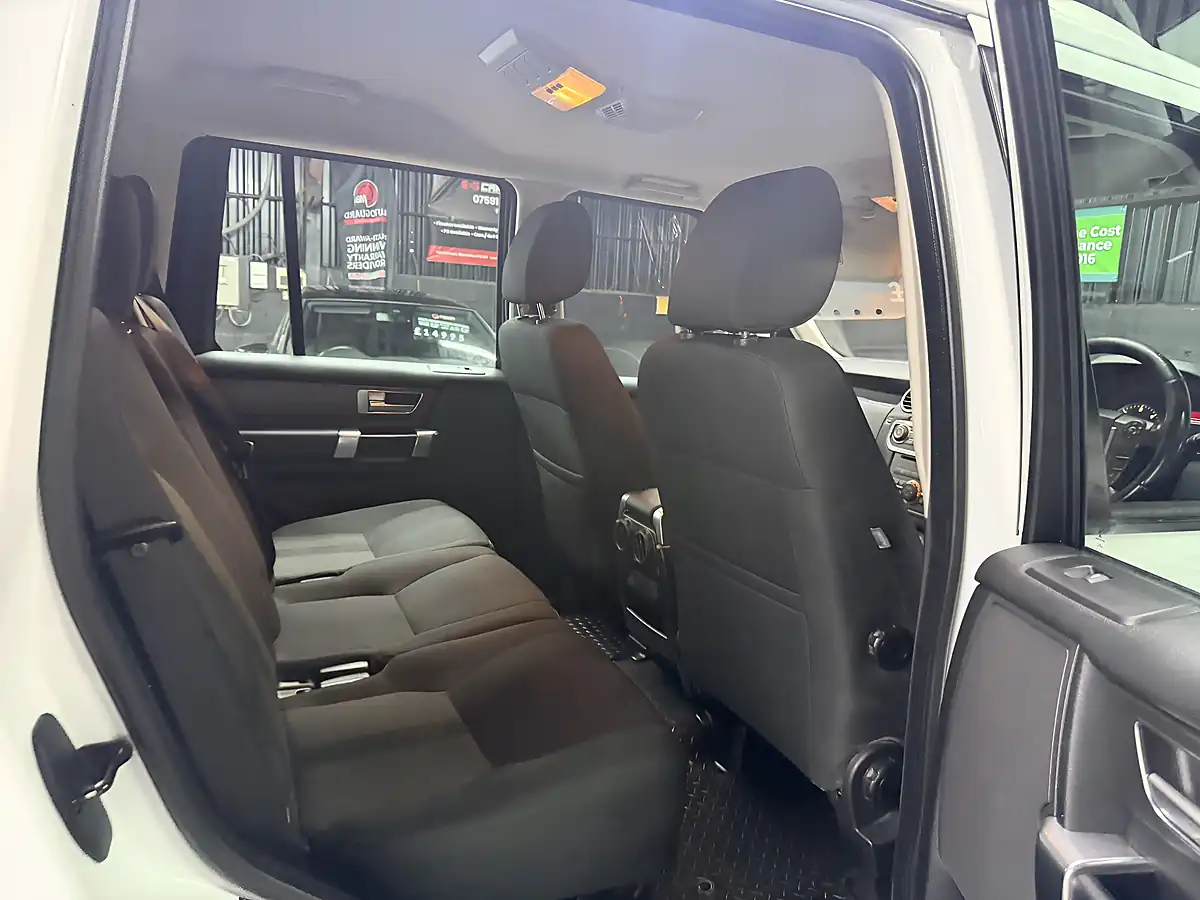 Used 2014 Land Rover Discovery 4 Gs White - Interior and Exterior details 18