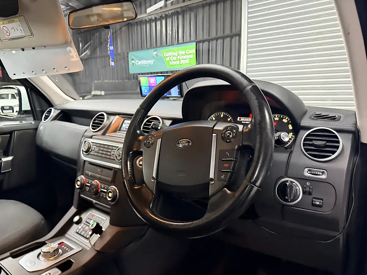 Used 2014 Land Rover Discovery 4 Gs White - Interior and Exterior details 20