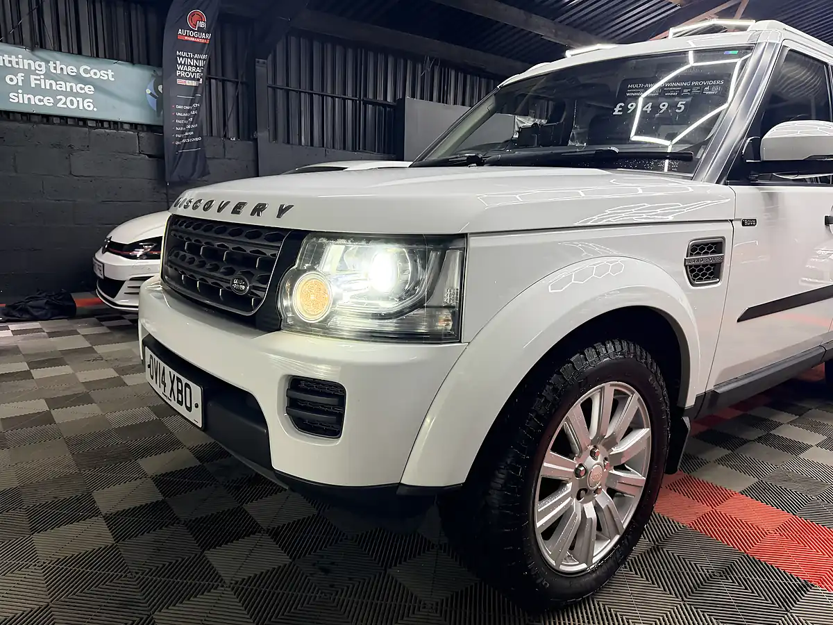 Used 2014 Land Rover Discovery 4 Gs White - Interior and Exterior details 9