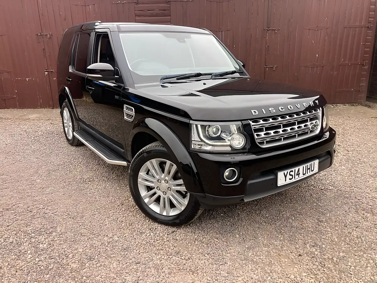 Used 2014 Land Rover Discovery 4 Hse Black - Front View