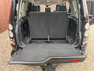 Used 2014 Land Rover Discovery 4 Hse Black - Interior and Exterior details 12