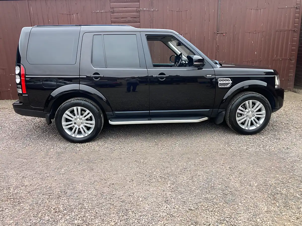 Used 2014 Land Rover Discovery 4 Hse Black - Interior and Exterior details 5