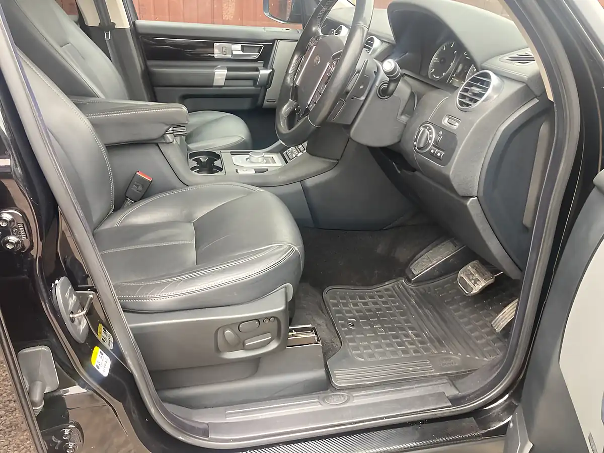Used 2014 Land Rover Discovery 4 Hse Black - Interior and Exterior details 7