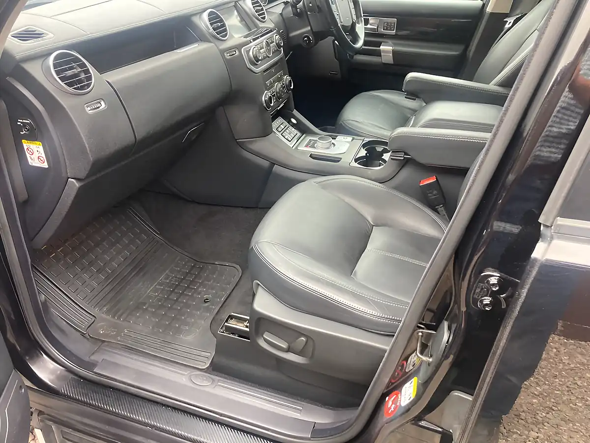 Used 2014 Land Rover Discovery 4 Hse Black - Interior and Exterior details 9