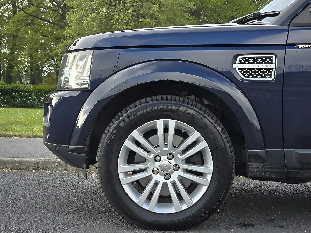 Used 2014 Land Rover Discovery 4 Hse Blue - Interior and Exterior details 12