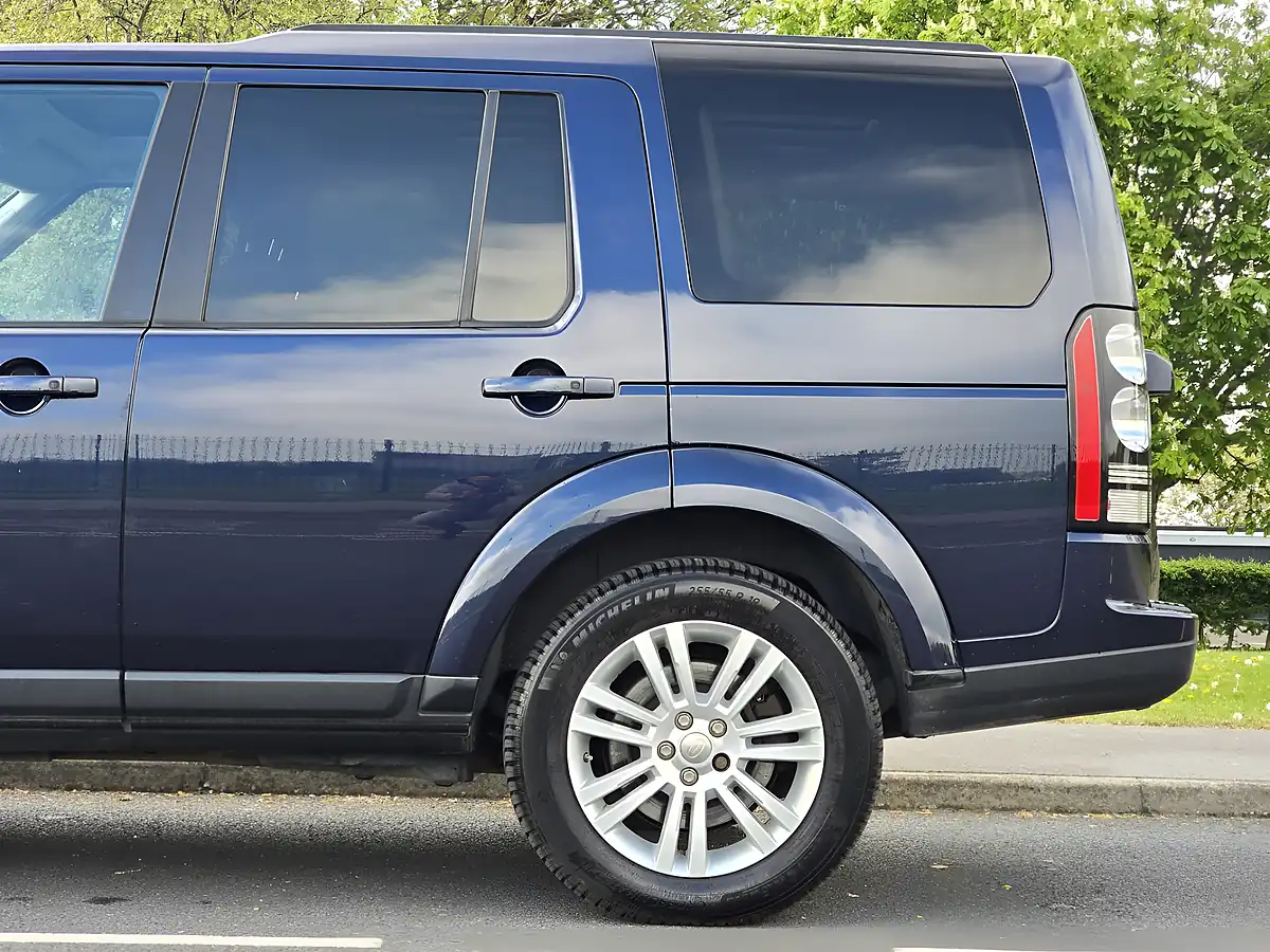 Used 2014 Land Rover Discovery 4 Hse Blue - Interior and Exterior details 13