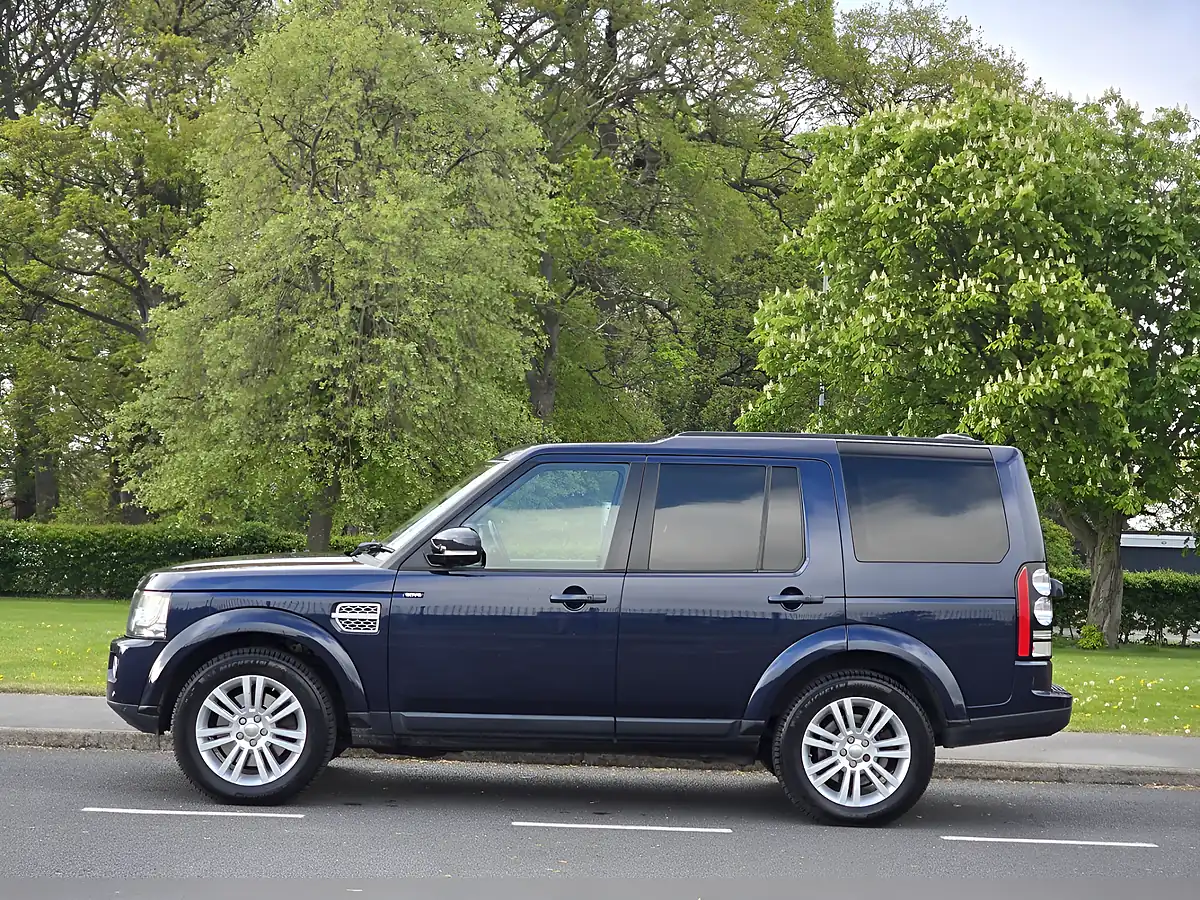 Used 2014 Land Rover Discovery 4 Hse Blue - Interior and Exterior details 14