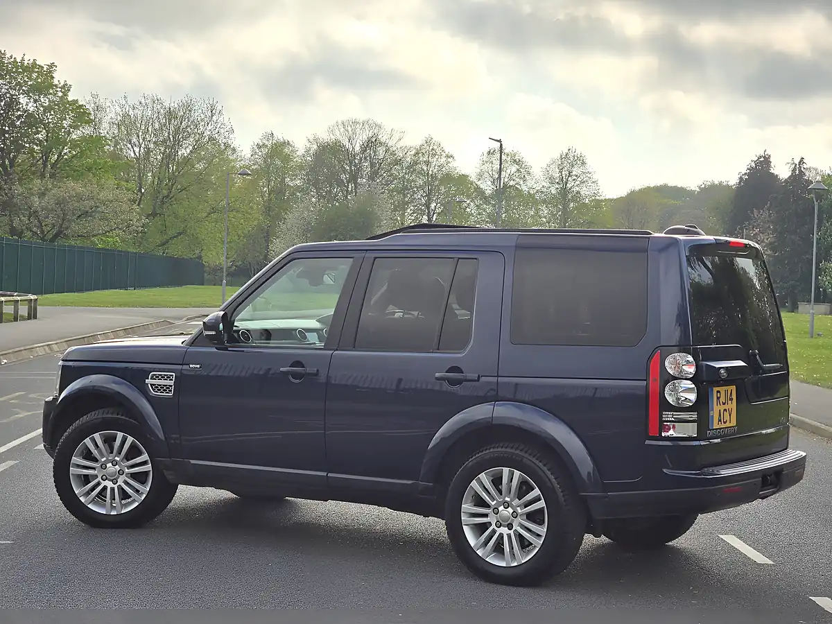 Used 2014 Land Rover Discovery 4 Hse Blue - Interior and Exterior details 18