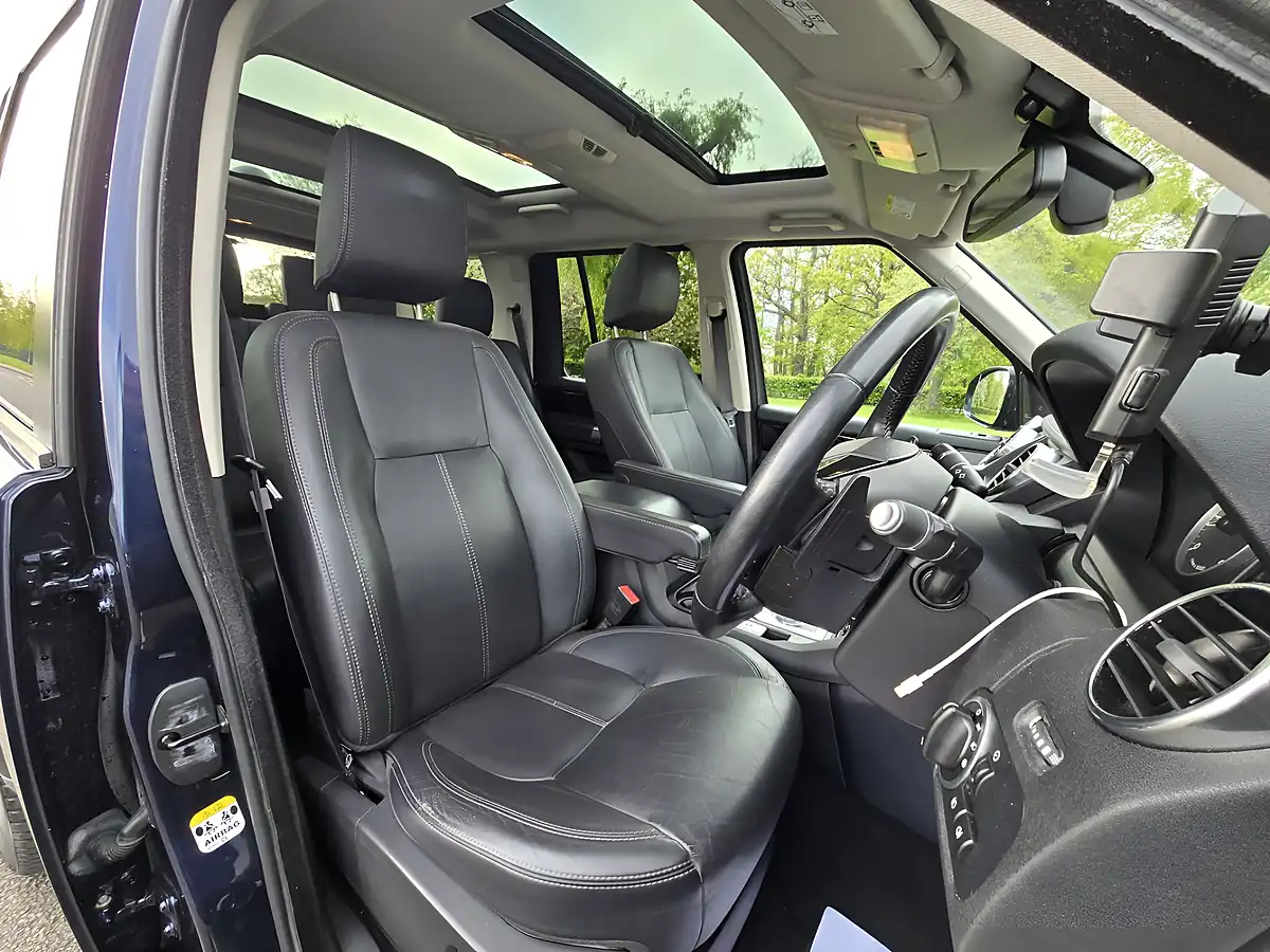 Used 2014 Land Rover Discovery 4 Hse Blue - Interior and Exterior details 5
