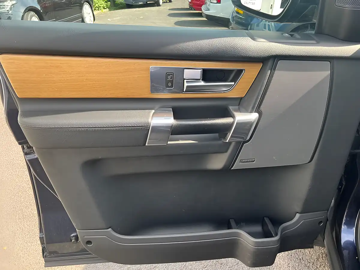 Used 2014 Land Rover Discovery 4 Hse Blue - Interior and Exterior details 13