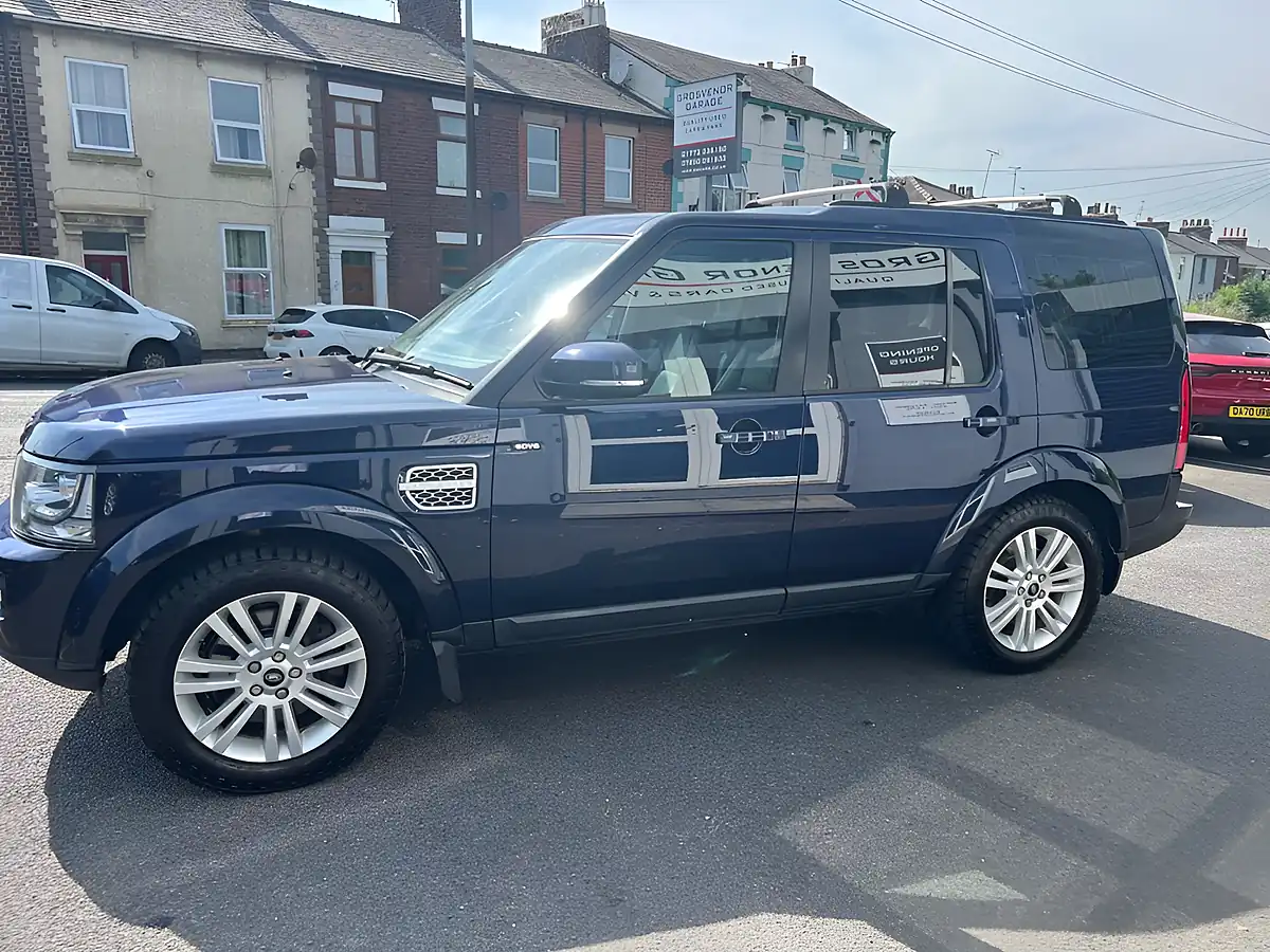 Used 2014 Land Rover Discovery 4 Hse Blue - Interior and Exterior details 4