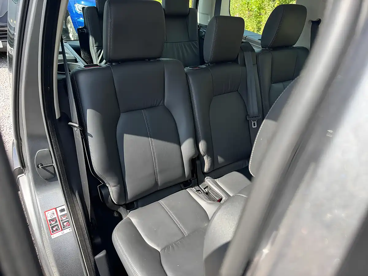 Used 2014 Land Rover Discovery 4 Hse Grey - Interior and Exterior details 11