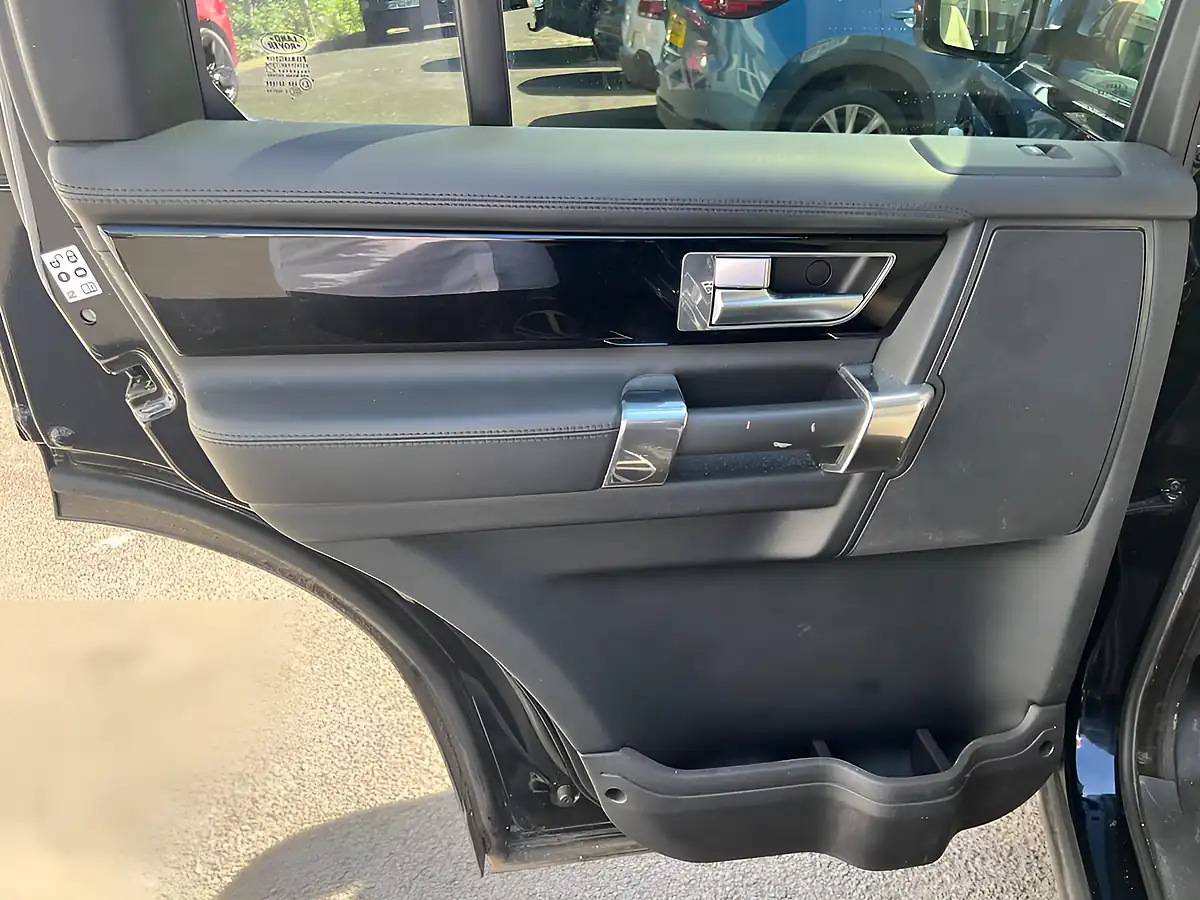 Used 2014 Land Rover Discovery 4 Hse Luxury Mariana Black - Interior and Exterior details 14
