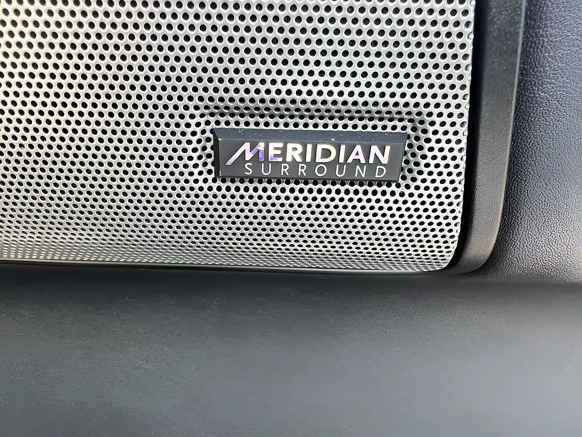 Used 2014 Land Rover Discovery 4 Hse Luxury Mariana Black - Interior and Exterior details 15