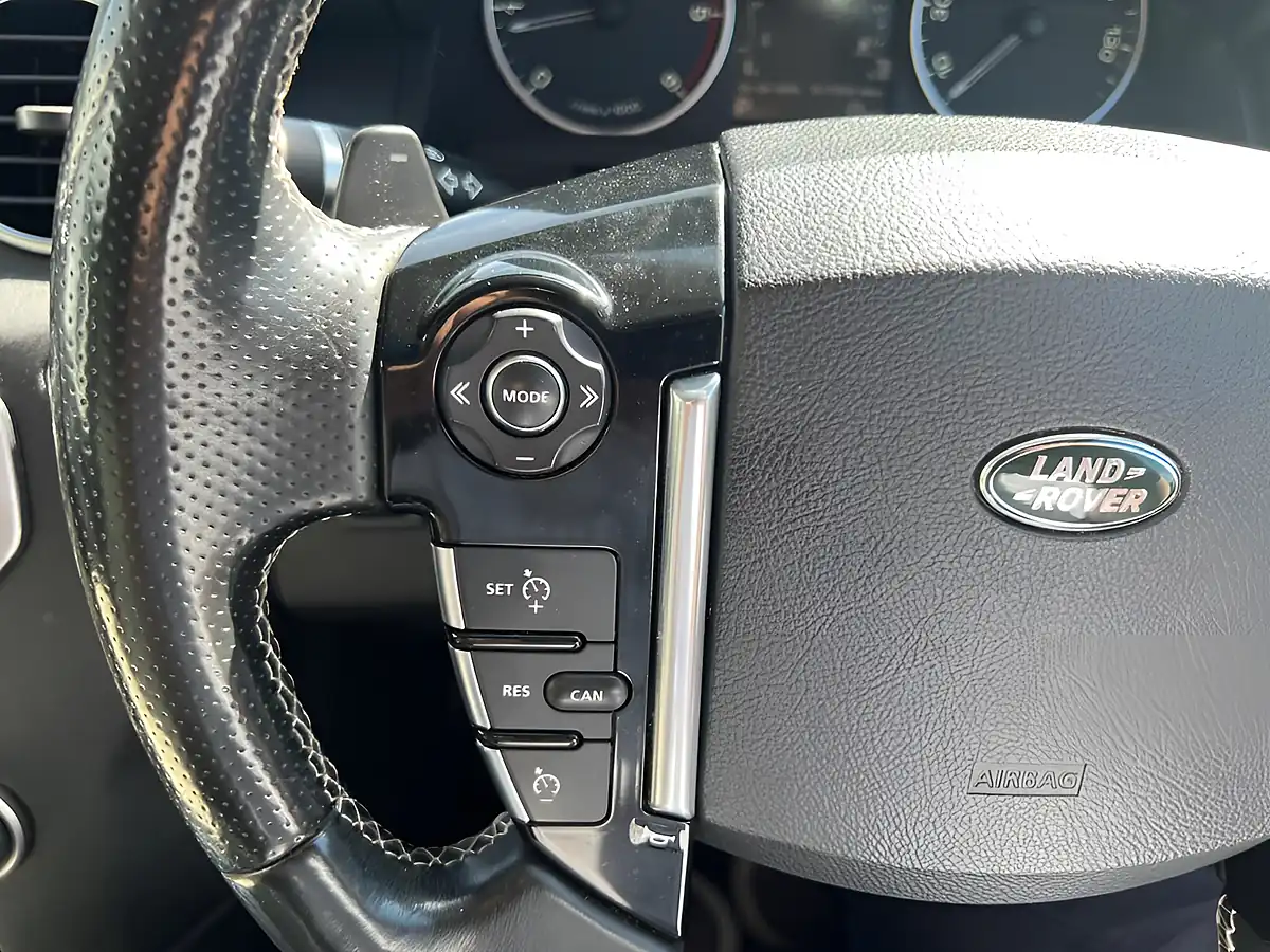 Used 2014 Land Rover Discovery 4 Hse Luxury Mariana Black - Interior and Exterior details 19