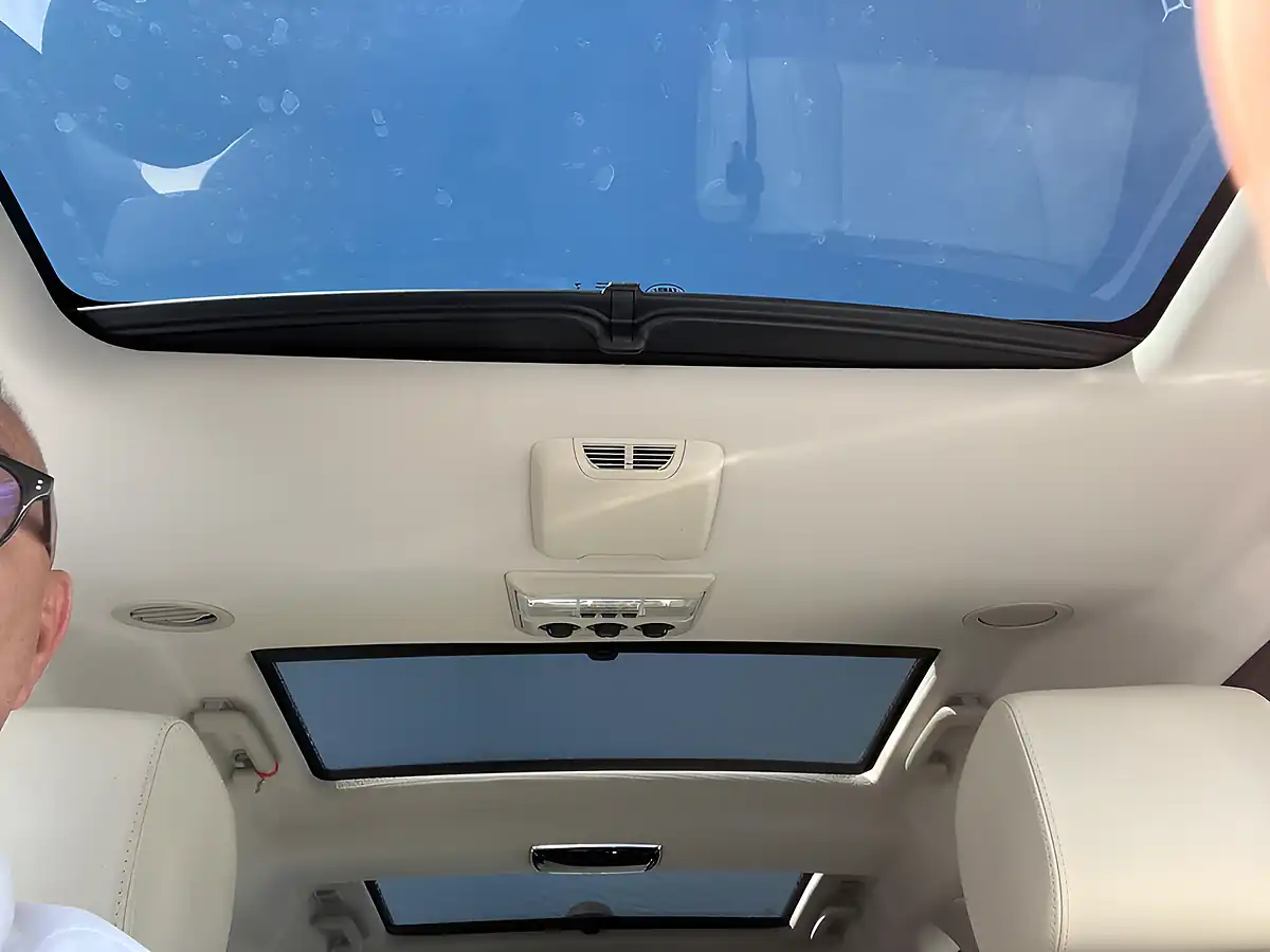 Used 2014 Land Rover Discovery 4 Hse Luxury Mariana Black - Interior and Exterior details 20