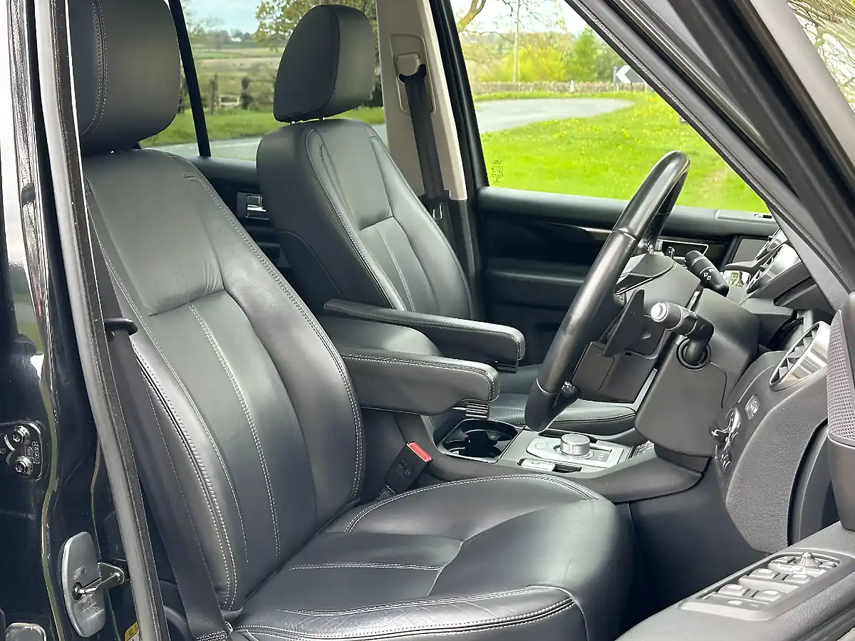Used 2014 Land Rover Discovery 4 Hse Santorini Black - Interior and Exterior details 12