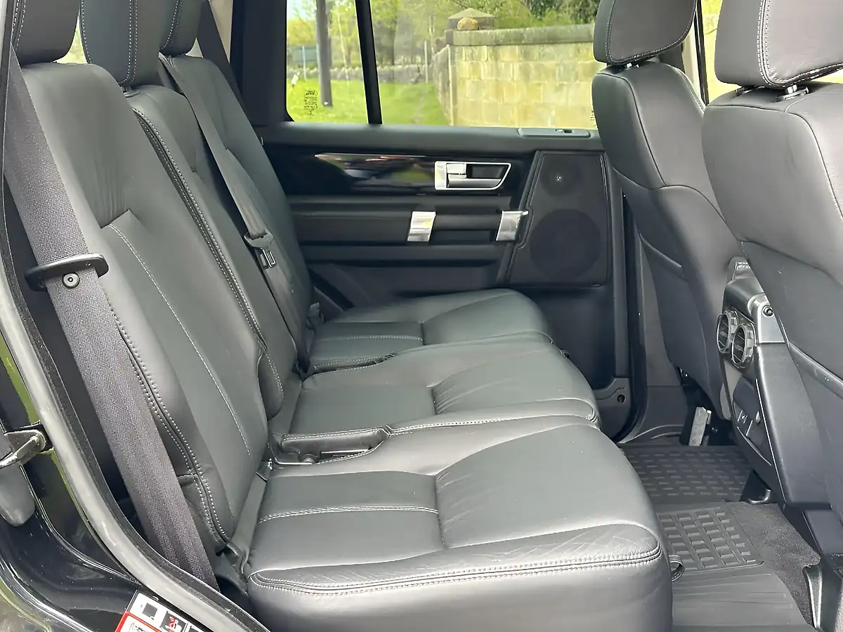 Used 2014 Land Rover Discovery 4 Hse Santorini Black - Interior and Exterior details 13
