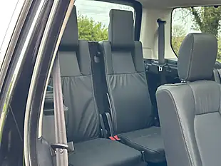 Used 2014 Land Rover Discovery 4 Hse Santorini Black - Interior and Exterior details 14