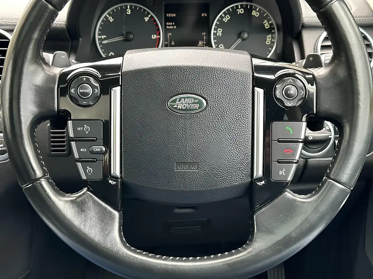 Used 2014 Land Rover Discovery 4 Hse Santorini Black - Interior and Exterior details 16
