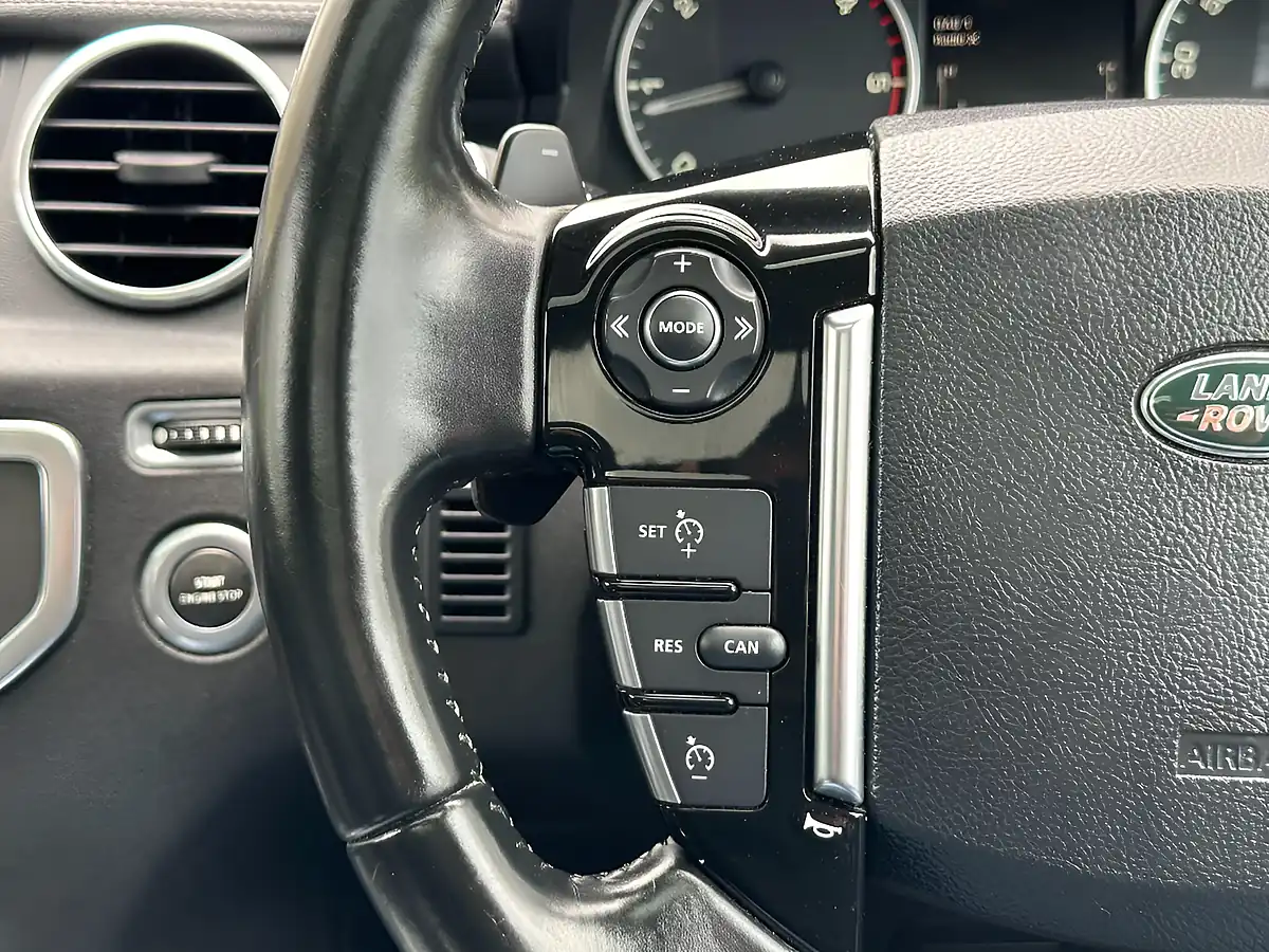 Used 2014 Land Rover Discovery 4 Hse Santorini Black - Interior and Exterior details 17