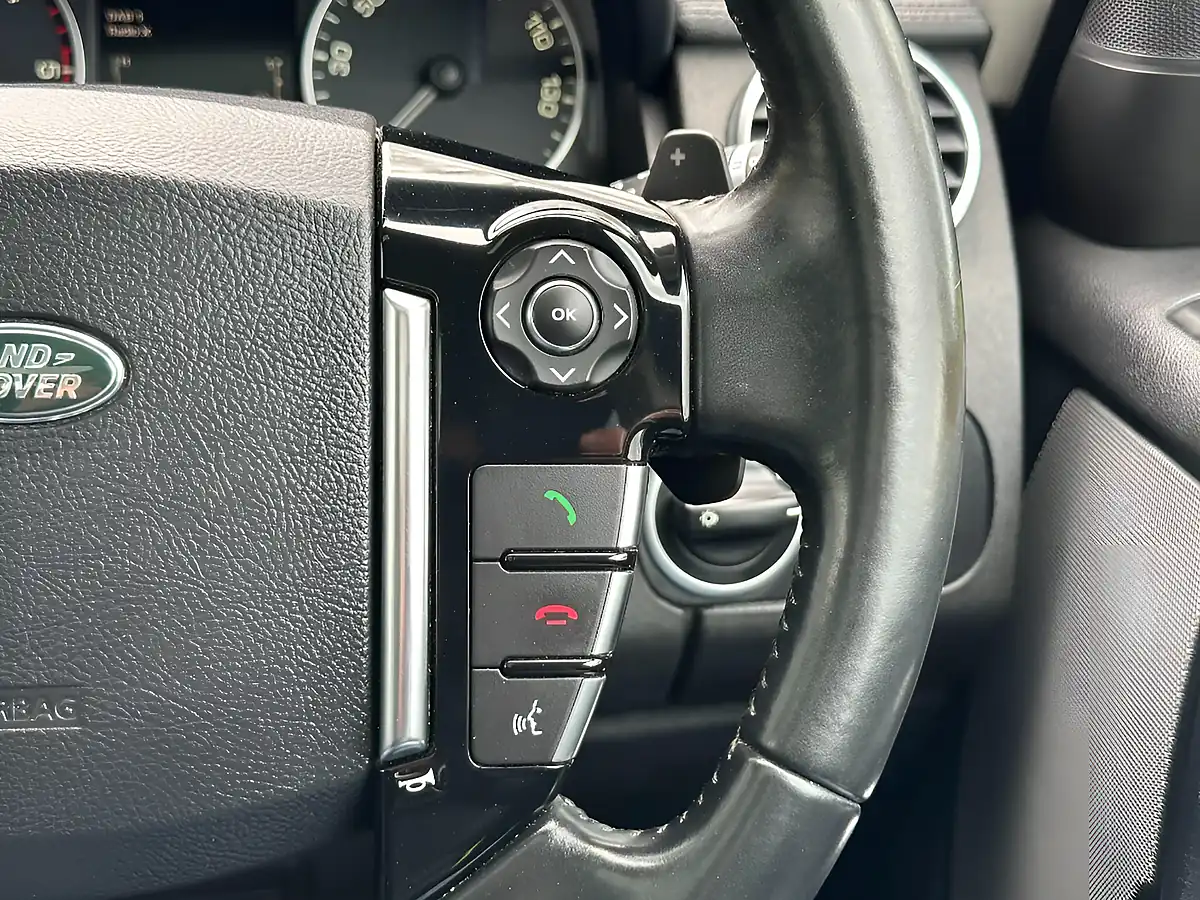 Used 2014 Land Rover Discovery 4 Hse Santorini Black - Interior and Exterior details 18