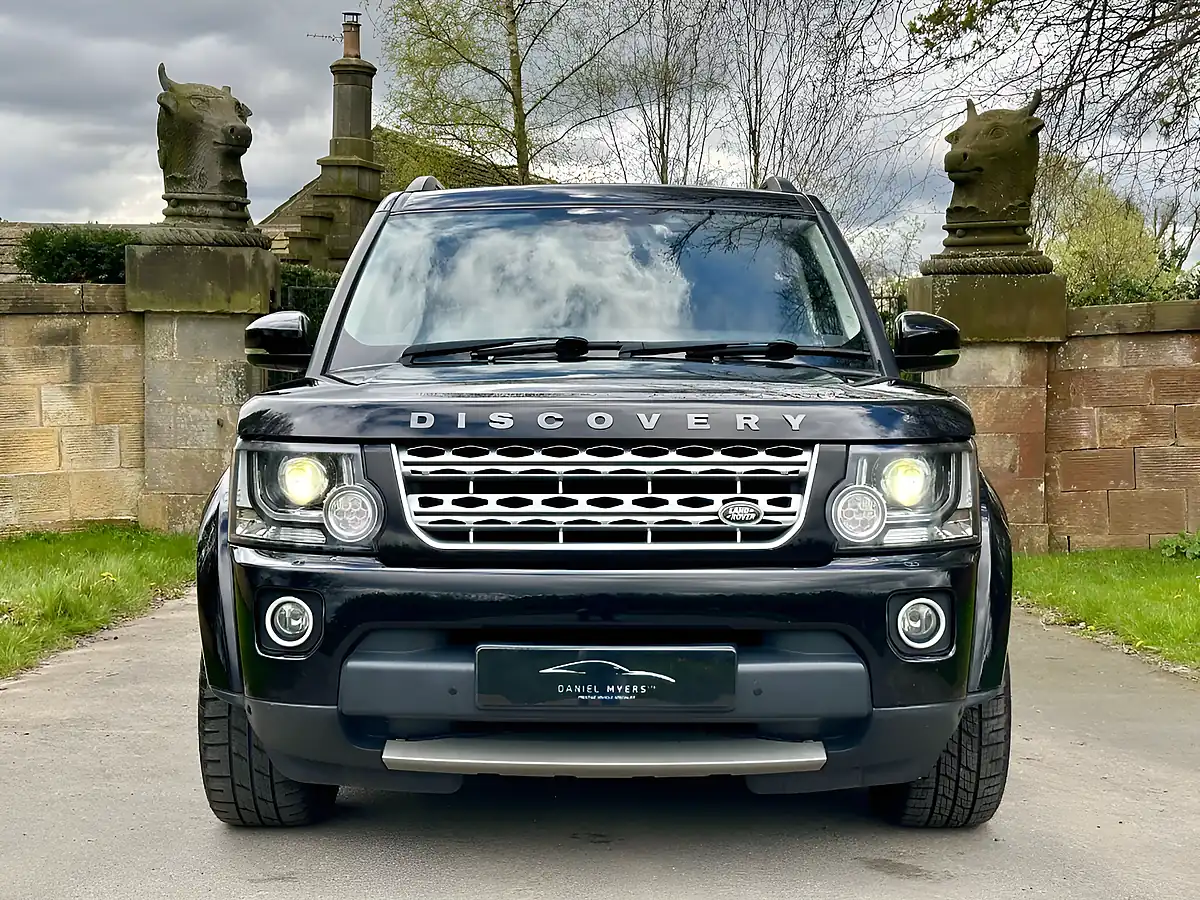 Used 2014 Land Rover Discovery 4 Hse Santorini Black - Interior and Exterior details 2