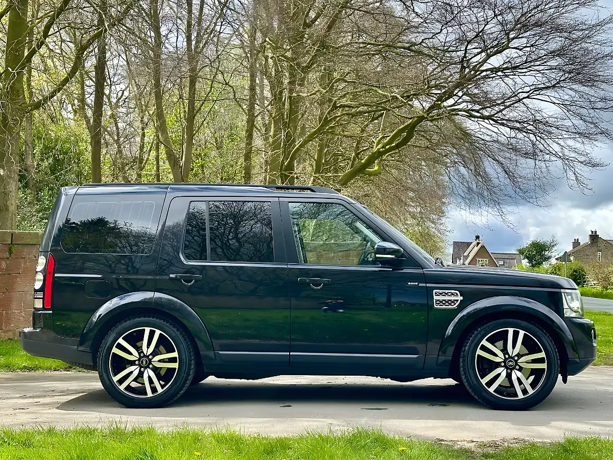 Used 2014 Land Rover Discovery 4 Hse Santorini Black - Interior and Exterior details 3