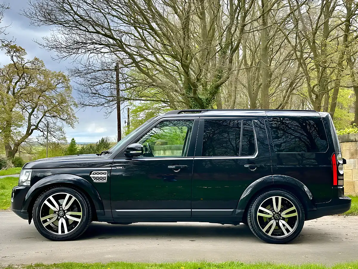 Used 2014 Land Rover Discovery 4 Hse Santorini Black - Interior and Exterior details 4