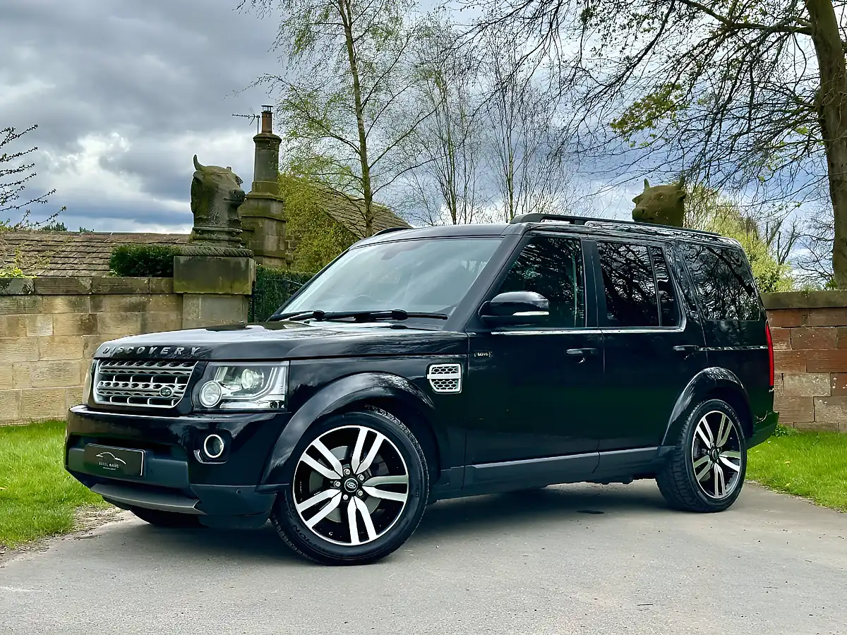 Used 2014 Land Rover Discovery 4 Hse Santorini Black - Interior and Exterior details 6