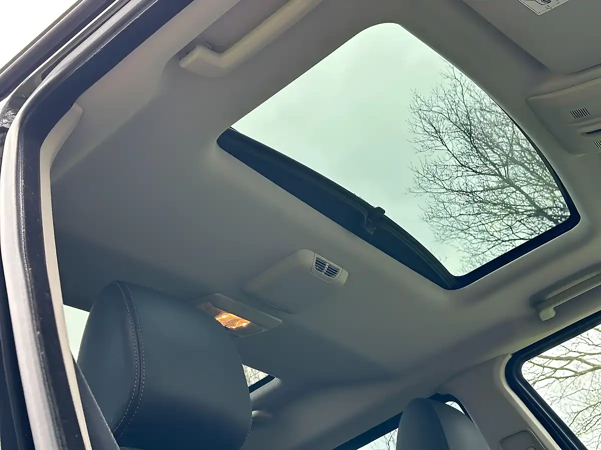 Used 2014 Land Rover Discovery 4 Hse Santorini Black - Interior and Exterior details 8