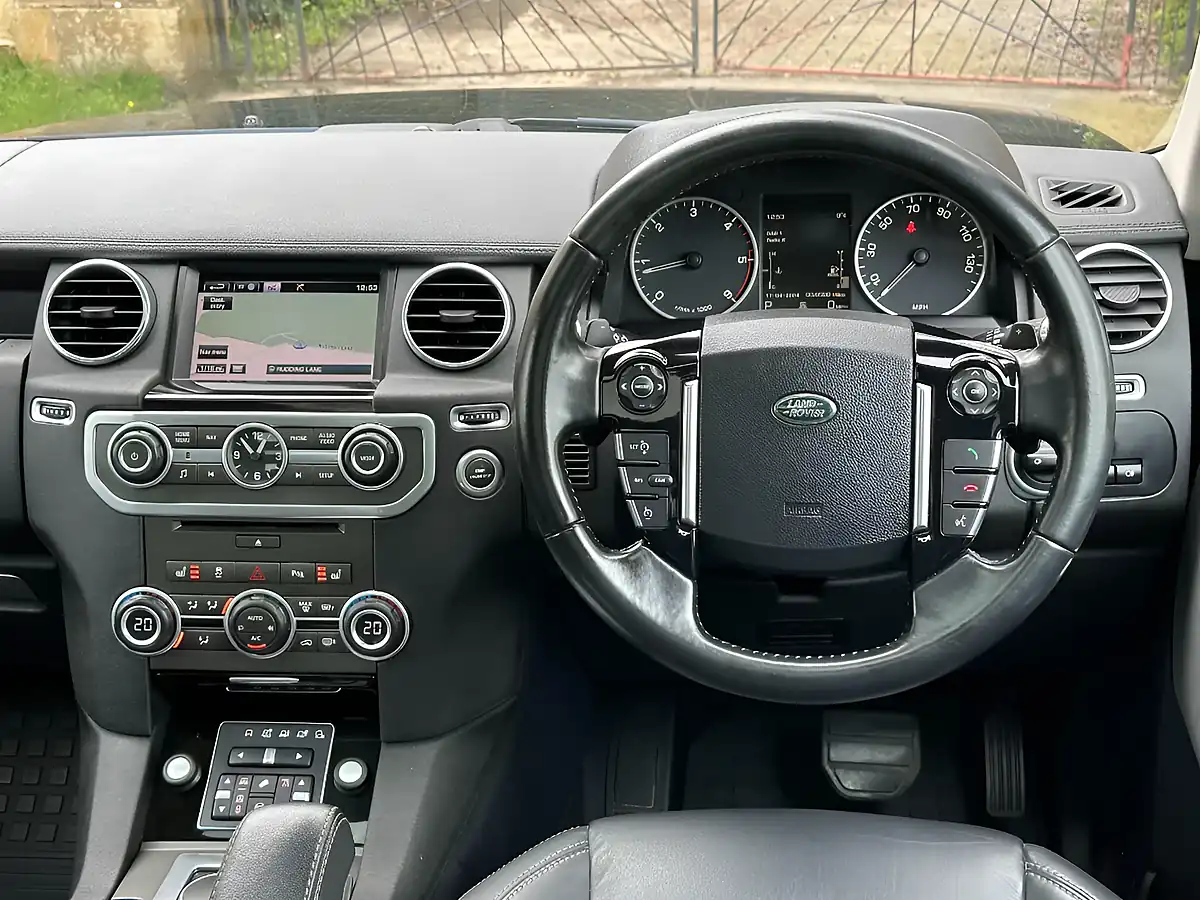 Used 2014 Land Rover Discovery 4 Hse Santorini Black - Interior and Exterior details 9