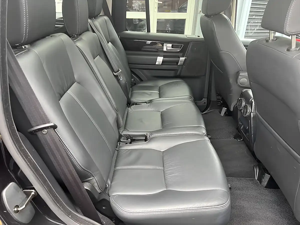 Used 2014 Land Rover Discovery 4 Hse Santorini Black - Interior and Exterior details 12