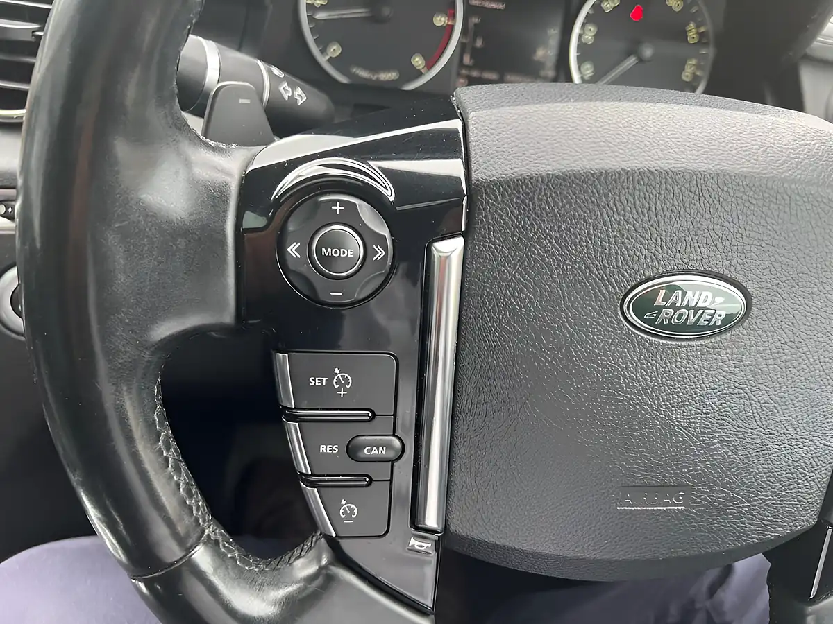 Used 2014 Land Rover Discovery 4 Hse Santorini Black - Interior and Exterior details 19