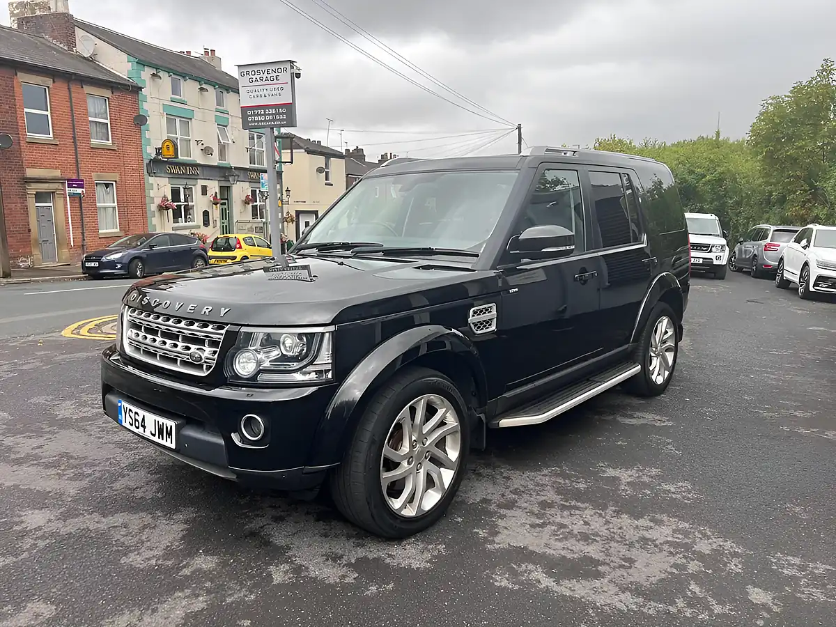 Used 2014 Land Rover Discovery 4 Hse Santorini Black - Interior and Exterior details 3
