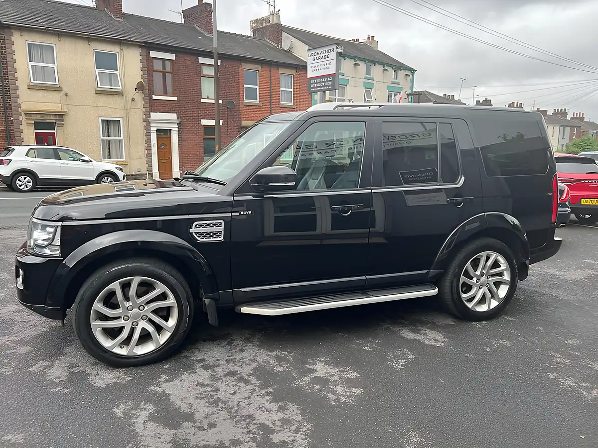 Used 2014 Land Rover Discovery 4 Hse Santorini Black - Interior and Exterior details 4